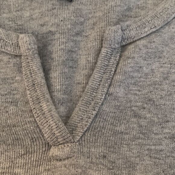 𝅺brandy Melville gray crop top V cut out at neckline short sleeves - Picture 10 of 13